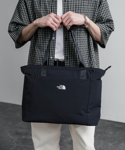 THE NORTH FACE(ザノースフェイス)の「THE NORTH FACE WHITE LABEL LINDEN TOTE BAG ロゴナイロンショルダートートバッグ(トートバッグ・メンズ・チャコール/クリーム/ブラック・FREE)」の7枚目の写真