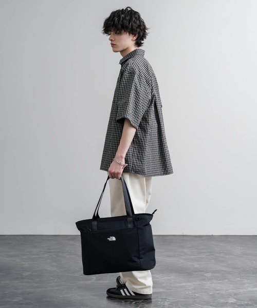 THE NORTH FACE(ザノースフェイス)の「THE NORTH FACE WHITE LABEL LINDEN TOTE BAG ロゴナイロンショルダートートバッグ(トートバッグ・メンズ・チャコール/クリーム/ブラック・FREE)」の9枚目の写真