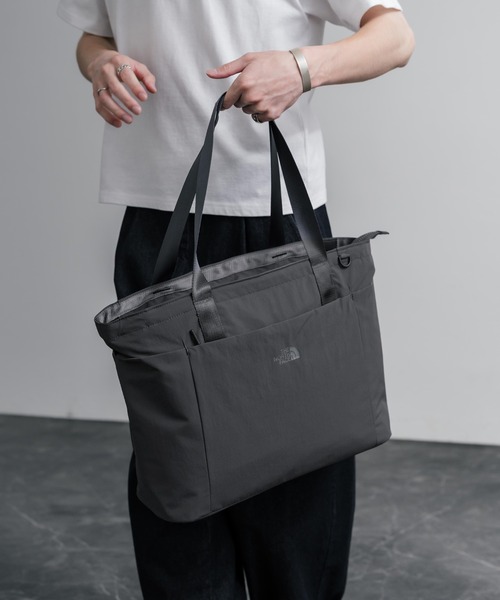 THE NORTH FACE(ザノースフェイス)の「THE NORTH FACE WHITE LABEL LINDEN TOTE BAG ロゴナイロンショルダートートバッグ(トートバッグ・メンズ・チャコール/クリーム/ブラック・FREE)」の14枚目の写真