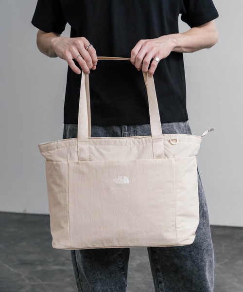 THE NORTH FACE(ザノースフェイス)の「THE NORTH FACE WHITE LABEL LINDEN TOTE BAG ロゴナイロンショルダートートバッグ(トートバッグ・メンズ・チャコール/クリーム/ブラック・FREE)」の15枚目の写真