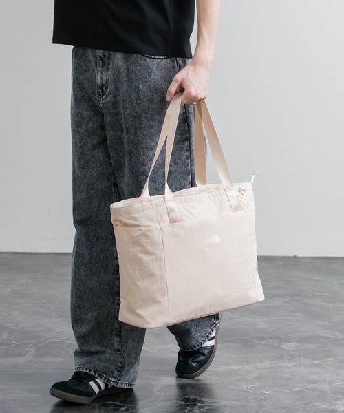 THE NORTH FACE(ザノースフェイス)の「THE NORTH FACE WHITE LABEL LINDEN TOTE BAG ロゴナイロンショルダートートバッグ(トートバッグ・メンズ・チャコール/クリーム/ブラック・FREE)」の19枚目の写真