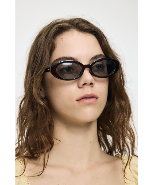 MOUSSY(マウジー)の「【26年AW新作】WIDE ROUND アイウェア(サングラス・レディース・バーガンディー/ブラック・FREE)」の13枚目の写真