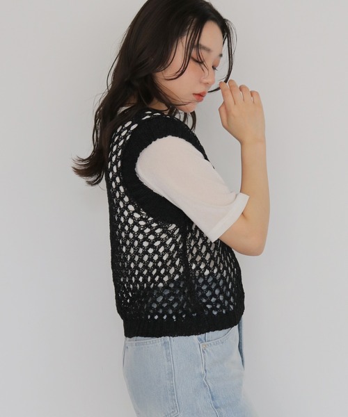 cheriella(シェリエラ)の「【cheriella】前後2WAYメッシュニットベスト 2WAY MESH KNIT VEST(ベスト・レディース・アイボリー/ブラック・FREE)」の21枚目の写真