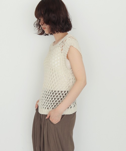 cheriella(シェリエラ)の「【cheriella】前後2WAYメッシュニットベスト 2WAY MESH KNIT VEST(ベスト・レディース・アイボリー/ブラック・FREE)」の11枚目の写真