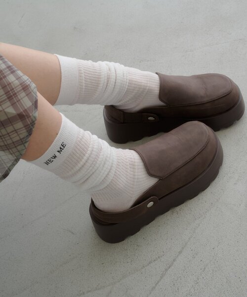 Kastane(カスタネ)の「【WEB先行】サボ2WAYローファー(ローファー・レディース・ベージュ/ダークブラウン・LARGE/MEDIUM)」の3枚目の写真