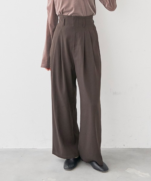 mil（ミル）の「［通勤・オフィス］ダブルタック ハイウエストパンツ【588219】（スラックス・レディース・ダークブラウン/モカ/ブラック・S-Short/S-Regular/M-Short/M-Regular）」の2枚目の写真