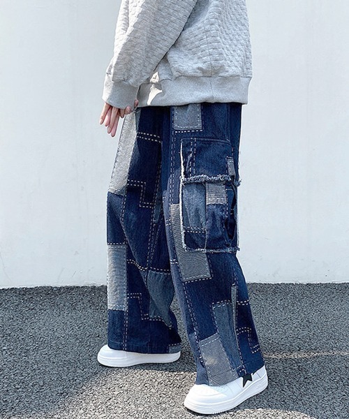 FVLMEN(フルメン)の「【FVLMEN】remake patch work stitch cut off fringe pocket cargo denim Pants/リメイク パッチワーク ステッチ カットオフ フリンジ ポケット カーゴ デニム パンツ(デニムパンツ・メンズ・ブルー/ブラック・X-LARGE/MEDIUM/LARGE)」の2枚目の写真