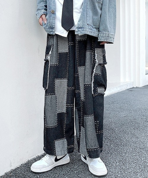 FVLMEN(フルメン)の「【FVLMEN】remake patch work stitch cut off fringe pocket cargo denim Pants/リメイク パッチワーク ステッチ カットオフ フリンジ ポケット カーゴ デニム パンツ(デニムパンツ・メンズ・ブルー/ブラック・X-LARGE/MEDIUM/LARGE)」の1枚目の写真