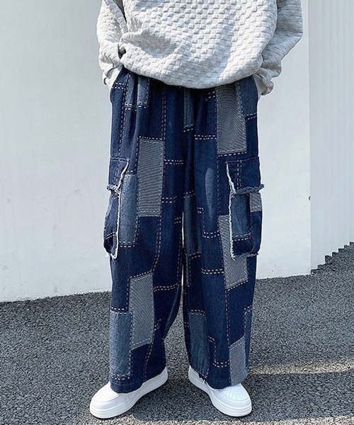 FVLMEN(フルメン)の「【FVLMEN】remake patch work stitch cut off fringe pocket cargo denim Pants/リメイク パッチワーク ステッチ カットオフ フリンジ ポケット カーゴ デニム パンツ(デニムパンツ・メンズ・ブルー/ブラック・X-LARGE/MEDIUM/LARGE)」の4枚目の写真