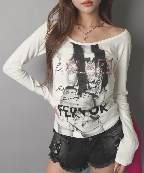 SPINNS(スピンズ)の「長袖Tシャツ/フォトガール/ストーン/平成ギャル(Tシャツ/カットソー・レディース・オフホワイト/ブラック・ONESIZE)」の6枚目の写真