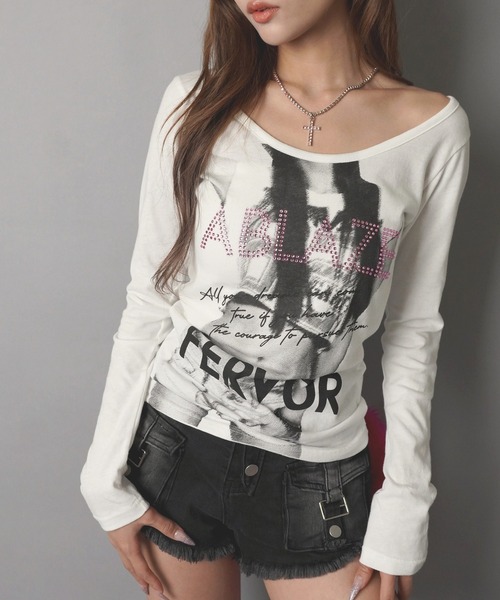 SPINNS(スピンズ)の「長袖Tシャツ/フォトガール/ストーン/平成ギャル(Tシャツ/カットソー・レディース・オフホワイト/ブラック・ONESIZE)」の7枚目の写真