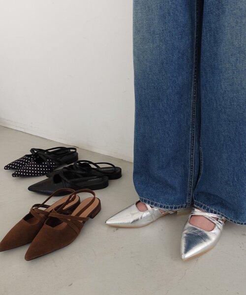 DISCOAT(ディスコート)の「【大人のための一足/S~XL展開】ポインテッドクロスストラップシューズ(パンプス・レディース・ブラウン/ブラック系その他/ブラック/シルバー・SMALL/X-LARGE/LARGE/MEDIUM)」の4枚目の写真