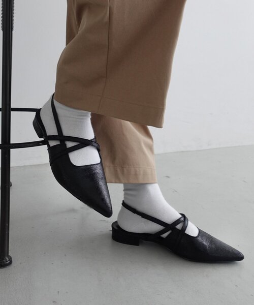 DISCOAT(ディスコート)の「【大人のための一足/S~XL展開】ポインテッドクロスストラップシューズ(パンプス・レディース・ブラウン/ブラック系その他/ブラック/シルバー・SMALL/X-LARGE/LARGE/MEDIUM)」の6枚目の写真