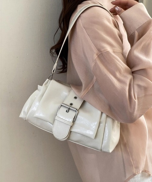yuue' ( wear )(ユーイ)の「2WAYベルトデザインミニショルダーバッグ/ペットボトル収納可(ショルダーバッグ・レディース・ブラック/アイボリー・FREE)」の2枚目の写真