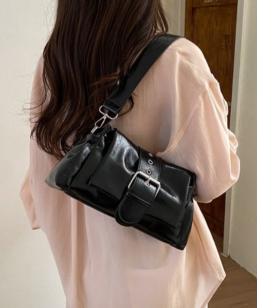 yuue' ( wear )(ユーイ)の「2WAYベルトデザインミニショルダーバッグ/ペットボトル収納可(ショルダーバッグ・レディース・ブラック/アイボリー・FREE)」の21枚目の写真
