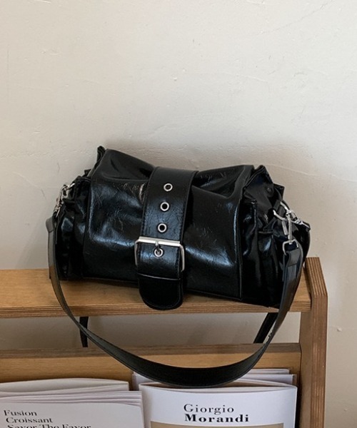yuue' ( wear )(ユーイ)の「2WAYベルトデザインミニショルダーバッグ/ペットボトル収納可(ショルダーバッグ・レディース・ブラック/アイボリー・FREE)」の12枚目の写真