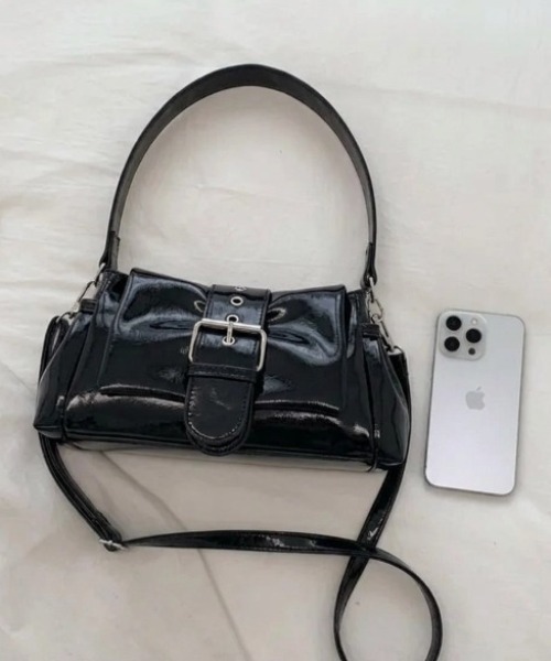 yuue' ( wear )(ユーイ)の「2WAYベルトデザインミニショルダーバッグ/ペットボトル収納可(ショルダーバッグ・レディース・ブラック/アイボリー・FREE)」の13枚目の写真