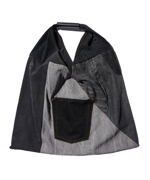 THRIFTY LOOK(スリフティールック)の「LEVIS TRIANGLE TOTE LARGE(トートバッグ・メンズ・ブラック・FREE)」の1枚目の写真