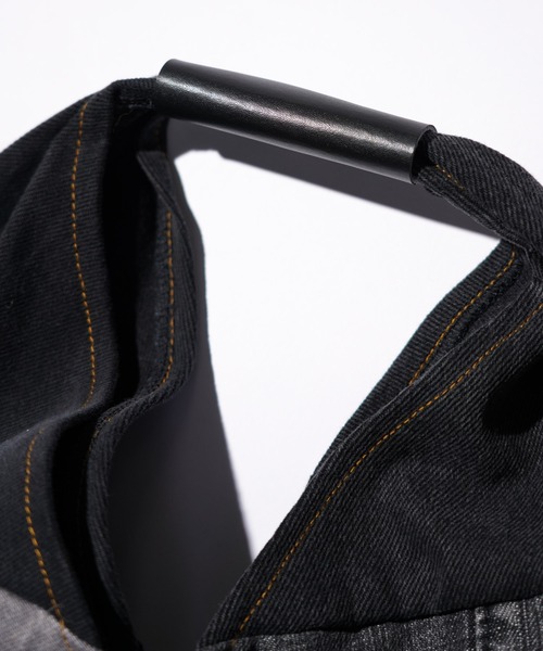 THRIFTY LOOK(スリフティールック)の「LEVIS TRIANGLE TOTE LARGE(トートバッグ・メンズ・ブラック・FREE)」の2枚目の写真