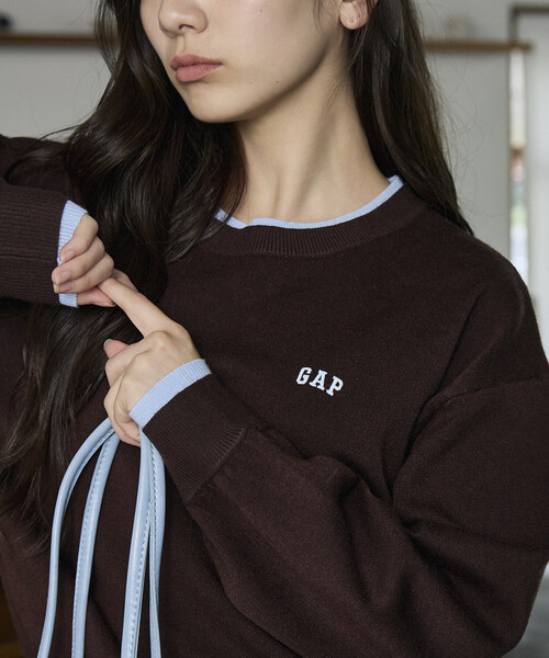 GAP(ギャップ)の「PUBLUX × GAP/ギャップ 配色 レイヤード カシミア ブレンド クルーネック ニット 限定展開(ニット/セーター・レディース・チャコールグレー/グレー/ネイビー/ブラウン・フリ-)」の3枚目の写真