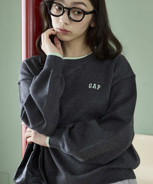 GAP(ギャップ)の「PUBLUX × GAP/ギャップ 配色 レイヤード カシミア ブレンド クルーネック ニット 限定展開(ニット/セーター・レディース・チャコールグレー/グレー/ネイビー/ブラウン・フリ-)」の11枚目の写真