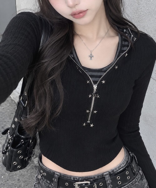 SPINNS(スピンズ)の「タンクトップレイヤード風長袖ジップカットソー/ボーダー/平成ギャル(Tシャツ/カットソー・レディース・ブラック/グレー/カーキ・ONESIZE)」の1枚目の写真