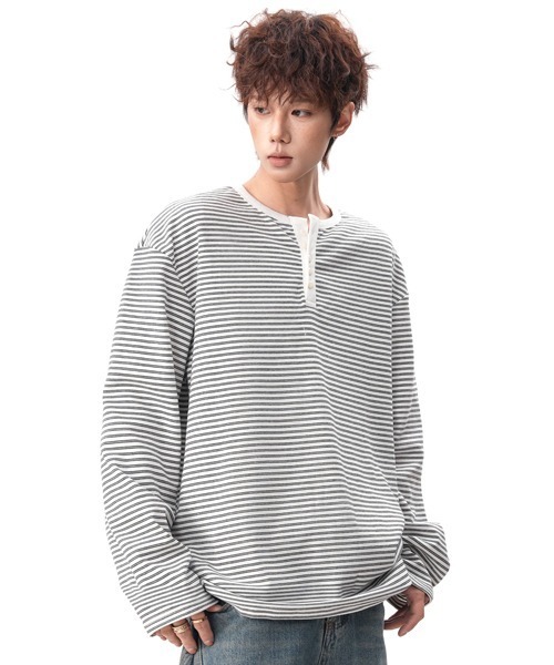 neos(ネオス)の「【neos】細ピッチ ボーダー ボタン 配色 切替 ヘンリーネック 長袖 Tシャツ カットソー リラックスフィット プルオーバー メンズ レディース ユニセックス 2026秋冬(Tシャツ/カットソー・メンズ・ブラック/ホワイト/グレー・X-LARGE/MEDIUM/LARGE)」の6枚目の写真