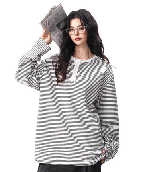 neos(ネオス)の「【neos】細ピッチ ボーダー ボタン 配色 切替 ヘンリーネック 長袖 Tシャツ カットソー リラックスフィット プルオーバー メンズ レディース ユニセックス 2026秋冬(Tシャツ/カットソー・メンズ・ブラック/ホワイト/グレー・X-LARGE/MEDIUM/LARGE)」の11枚目の写真