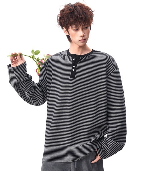 neos(ネオス)の「【neos】細ピッチ ボーダー ボタン 配色 切替 ヘンリーネック 長袖 Tシャツ カットソー リラックスフィット プルオーバー メンズ レディース ユニセックス 2026秋冬(Tシャツ/カットソー・メンズ・ブラック/ホワイト/グレー・X-LARGE/MEDIUM/LARGE)」の14枚目の写真