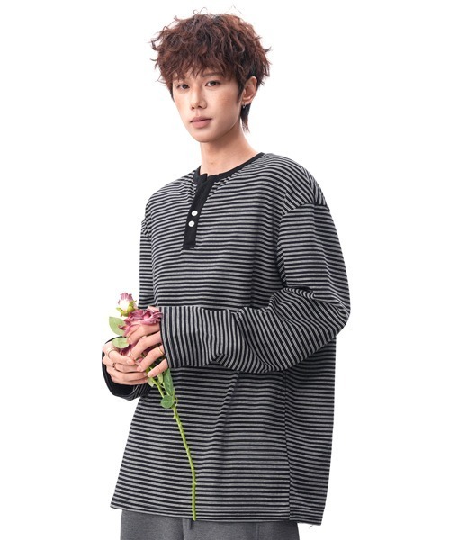 neos(ネオス)の「【neos】細ピッチ ボーダー ボタン 配色 切替 ヘンリーネック 長袖 Tシャツ カットソー リラックスフィット プルオーバー メンズ レディース ユニセックス 2026秋冬(Tシャツ/カットソー・メンズ・ブラック/ホワイト/グレー・X-LARGE/MEDIUM/LARGE)」の13枚目の写真