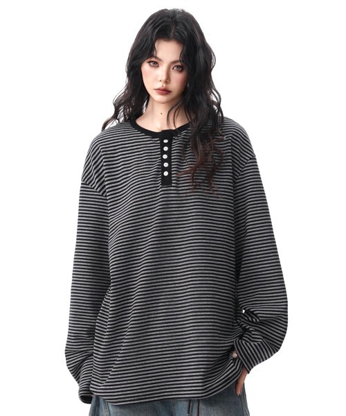 neos(ネオス)の「【neos】細ピッチ ボーダー ボタン 配色 切替 ヘンリーネック 長袖 Tシャツ カットソー リラックスフィット プルオーバー メンズ レディース ユニセックス 2026秋冬(Tシャツ/カットソー・メンズ・ブラック/ホワイト/グレー・X-LARGE/MEDIUM/LARGE)」の17枚目の写真