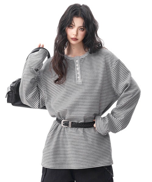 neos(ネオス)の「【neos】細ピッチ ボーダー ボタン 配色 切替 ヘンリーネック 長袖 Tシャツ カットソー リラックスフィット プルオーバー メンズ レディース ユニセックス 2026秋冬(Tシャツ/カットソー・メンズ・ブラック/ホワイト/グレー・X-LARGE/MEDIUM/LARGE)」の20枚目の写真
