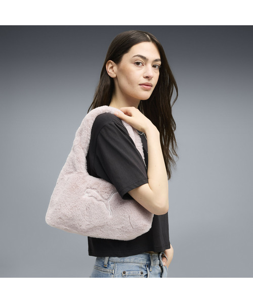 PUMA(プーマ)の「PUMA プーマ ウィメンズ UP ファー スモール プリズム バッグ 2L(ショルダーバッグ・レディース・ピンクベージュ/ブラック系・フリー)」の2枚目の写真