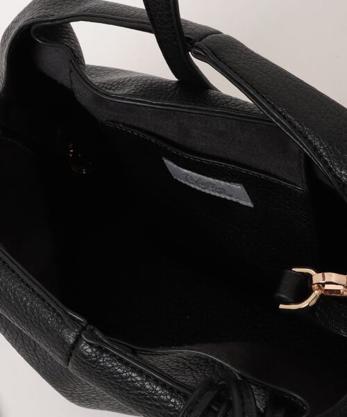 cache cache(カシュ カシュ)の「カシュカシュ cachecache / ヒネリベルトソフト合皮ポーチ付ミニトートバッグ(トートバッグ・レディース・ブラック/アイボリー/ベージュ系その他・FREE)」の6枚目の写真