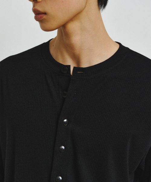 ENDOOR(エンドア)の「CADENCE フィンガーホールカーディガン(ブラック)(カーディガン/ボレロ・レディース・ブラック・LARGE/MEDIUM)」の6枚目の写真