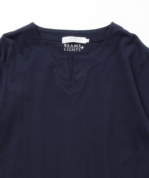 BEAMS LIGHTS Men's（ビームスライツ メンズ）の「BEAMS LIGHTS /  ネックスリットＴシャツ（Tシャツ/カットソー・メンズ・ホワイト/ネイビー・MEDIUM/X-LARGE/LARGE/SMALL）」の10枚目の写真