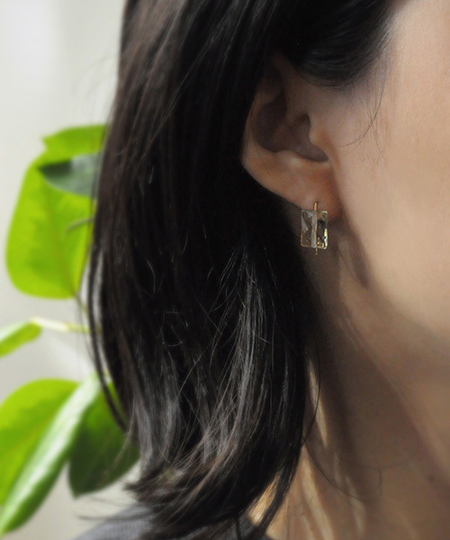 anq.（アンク）の「「anq.」K10・ OneStoneピアス(ターコイズ、アクアマリン、ラピスラズリ、スモーキークォーツ、オニキス、クリソプレイズ)（ピアス（両耳用）・レディース・ブルー/ターコイズブルー/ライトブルー/イエロー/ブルー系その他/ライトブラック/グリーン/ブラック/グリーン系その他/ブラック系その他/ホワイト系その他/ホワイト/ブルー系その他2/グリーン系その他2・ONE SIZE）」の14枚目の写真