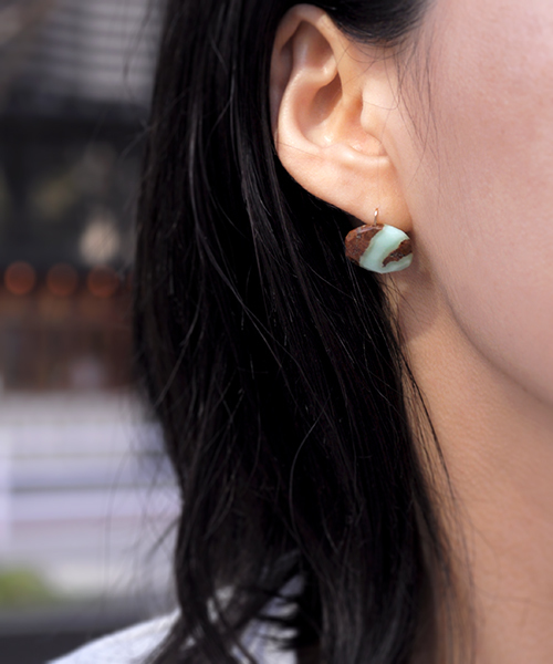 anq.（アンク）の「「anq.」K10・ OneStoneピアス(ターコイズ、アクアマリン、ラピスラズリ、スモーキークォーツ、オニキス、クリソプレイズ)（ピアス（両耳用）・レディース・ブルー/ターコイズブルー/ライトブルー/イエロー/ブルー系その他/ライトブラック/グリーン/ブラック/グリーン系その他/ブラック系その他/ホワイト系その他/ホワイト/ブルー系その他2/グリーン系その他2・ONE SIZE）」の7枚目の写真