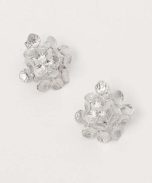 merlot plus（メルロープリュス）の「アジサイピアス4248（ピアス（両耳用）・レディース・シルバー/ゴールド・FREE）」の5枚目の写真