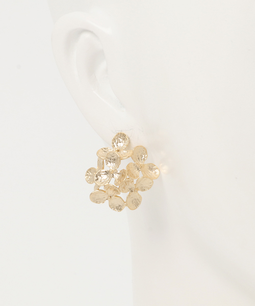 merlot plus（メルロープリュス）の「アジサイピアス4248（ピアス（両耳用）・レディース・シルバー/ゴールド・FREE）」の4枚目の写真