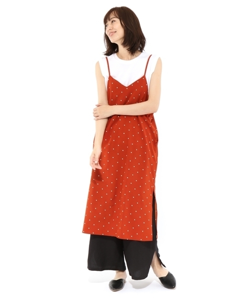 LAKOLE(ラコレ)の「ドット柄キャミソールワンピース / LAKOLE(ワンピース・レディース・ブラック/オレンジ・SMALL/MEDIUM)」の3枚目の写真