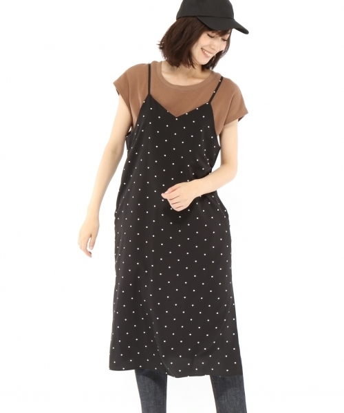 LAKOLE(ラコレ)の「ドット柄キャミソールワンピース / LAKOLE(ワンピース・レディース・ブラック/オレンジ・SMALL/MEDIUM)」の4枚目の写真