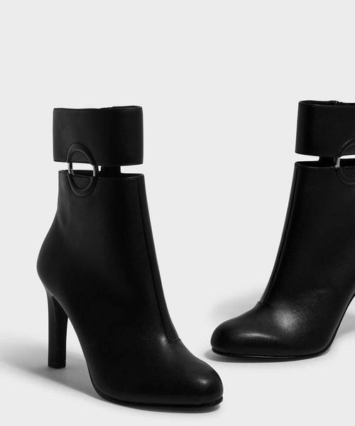 CHARLES & KEITH(チャールズ & キース)の「リングディテールカフブーツ / RING DETAIL CALF BOOTS(ブーツ・レディース・ブラック/レッド/ダークブルー・22.5cm/23cm/23.5cm/24.5cm/25cm)」の7枚目の写真