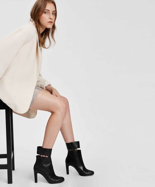 CHARLES & KEITH(チャールズ & キース)の「リングディテールカフブーツ / RING DETAIL CALF BOOTS(ブーツ・レディース・ブラック/レッド/ダークブルー・22.5cm/23cm/23.5cm/24.5cm/25cm)」の8枚目の写真