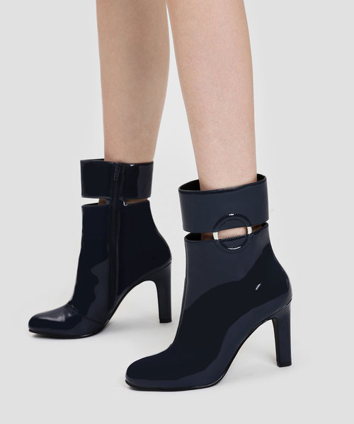 CHARLES & KEITH(チャールズ & キース)の「リングディテールカフブーツ / RING DETAIL CALF BOOTS(ブーツ・レディース・ブラック/レッド/ダークブルー・22.5cm/23cm/23.5cm/24.5cm/25cm)」の10枚目の写真