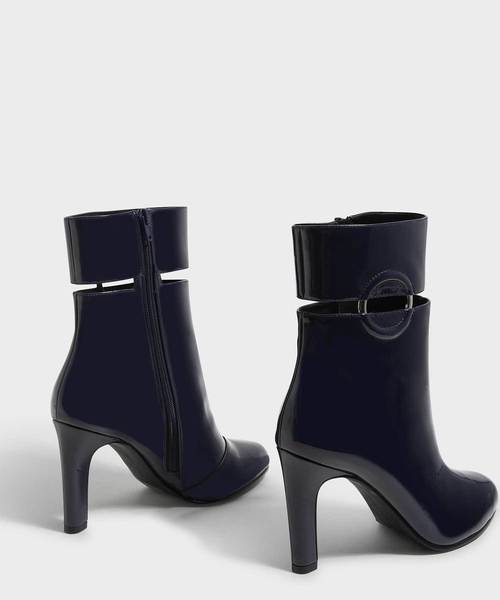 CHARLES & KEITH(チャールズ & キース)の「リングディテールカフブーツ / RING DETAIL CALF BOOTS(ブーツ・レディース・ブラック/レッド/ダークブルー・22.5cm/23cm/23.5cm/24.5cm/25cm)」の12枚目の写真