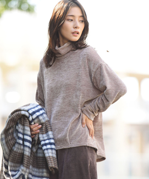 LIPSTAR（リップスター）の「モールハイネックカットソー（Tシャツ/カットソー・レディース・ベージュ/ネイビー/グリーン/ボルドー・M）」の2枚目の写真