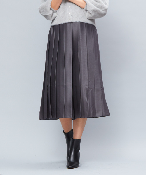 qualite（カリテ）の「ブライトプリーツパンツ（その他パンツ・レディース・ブルー/スミクロ/ベージュ・38）」の2枚目の写真