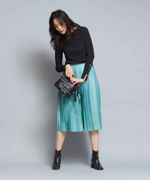 qualite（カリテ）の「ブライトプリーツパンツ（その他パンツ・レディース・ブルー/スミクロ/ベージュ・38）」の18枚目の写真