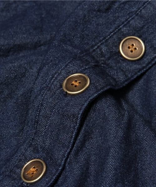 WEGO(ウィゴー)の「WEGO/前ボタンデニムワンピース(ワンピース・レディース・インディゴブルー/ダークインディゴブルー・FREE)」の3枚目の写真
